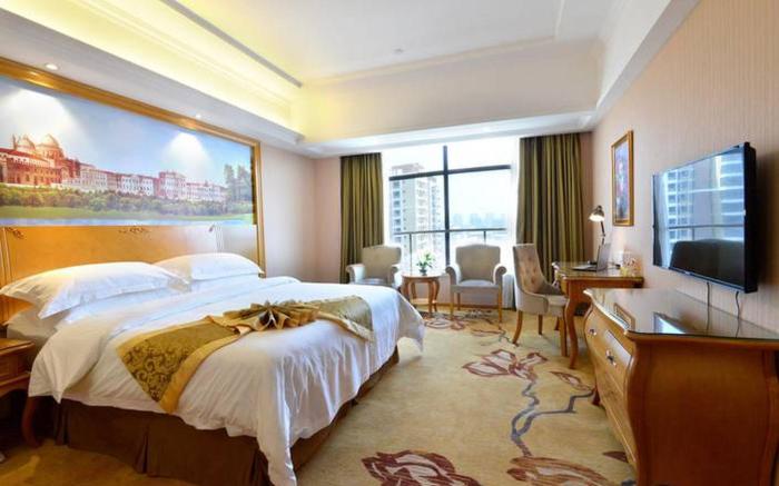 Vienna International Hotel North Qinzhou District Government High-Speed Railway Station