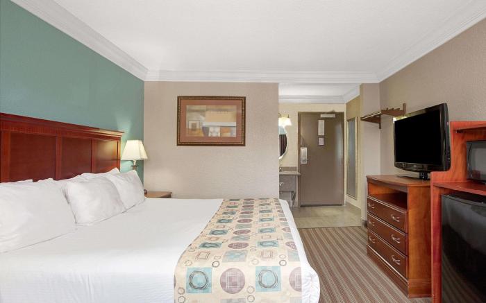 Ramada by Wyndham Houston Intercontinental Airport South