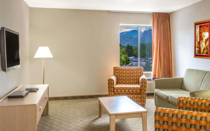 Comfort Inn & Suites Salt Lake City I-80 I-15 Downtown