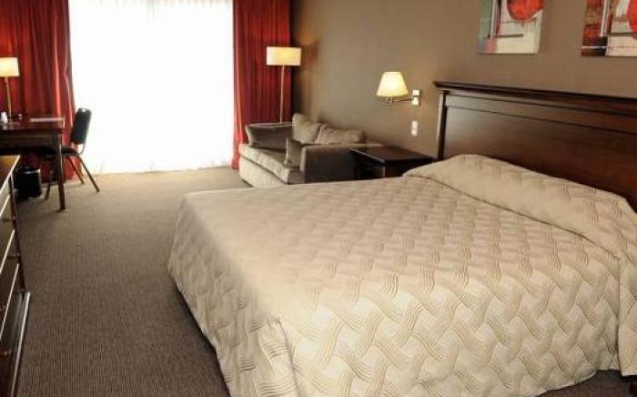 Howard Johnson Pilar Resort Spa & Convention Center