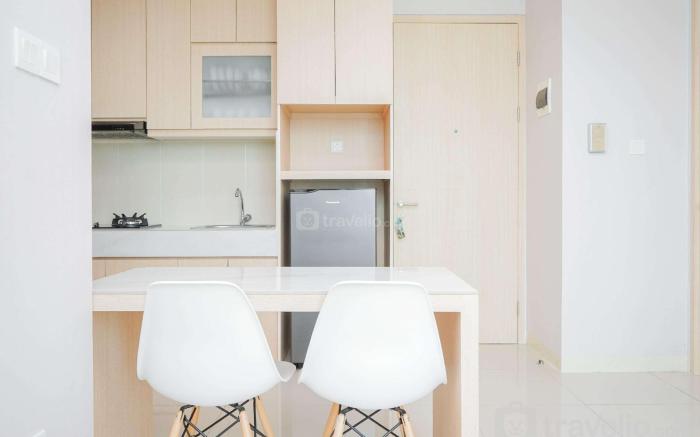 Beautiful 2BR at Tree Park Apartment By Travelio