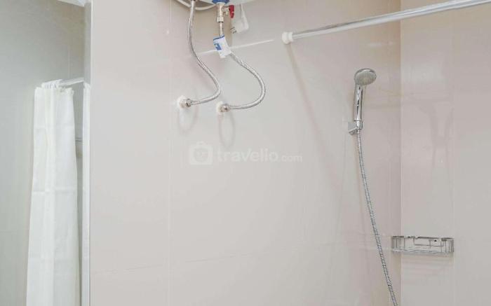 Beautiful 2BR at Tree Park Apartment By Travelio