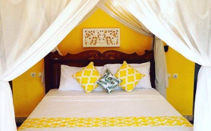 KIRANA HOMESTAY (SUNSHINE BUNGALOW)