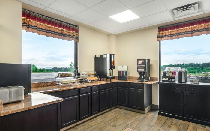 Red Roof Inn Staunton