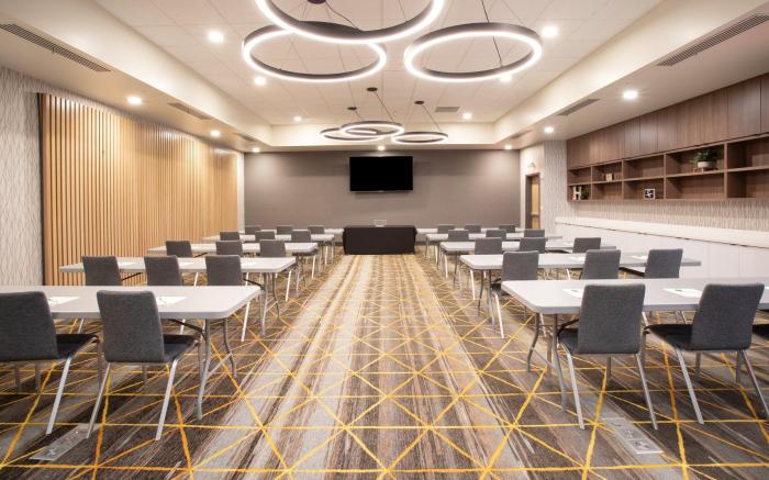Holiday Inn Glendale By IHG