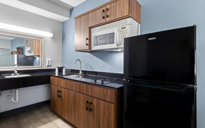 HomeTowne Studios San Antonio E – Frost Bank Center