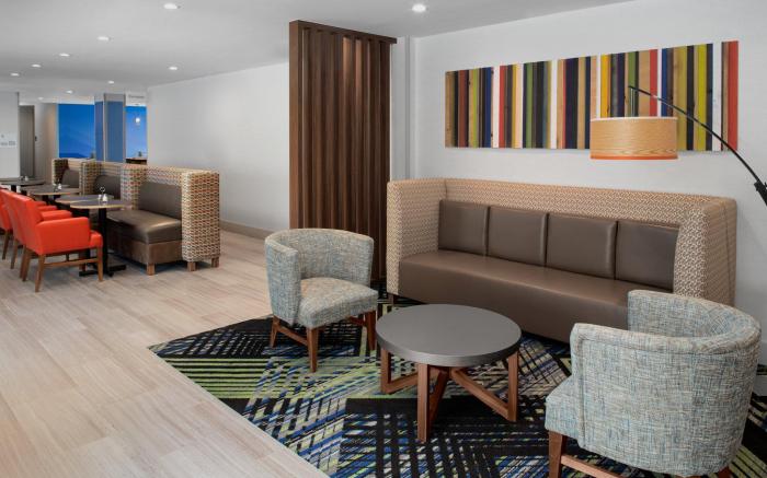 Holiday Inn Express & Suites Woodside LaGuardia Airport By IHG