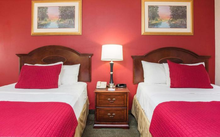Ramada by Wyndham & Suites Warner Robins