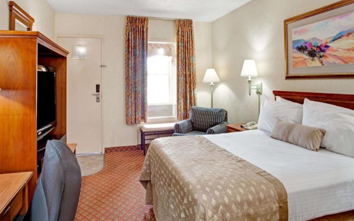 Ramada by Wyndham West Memphis