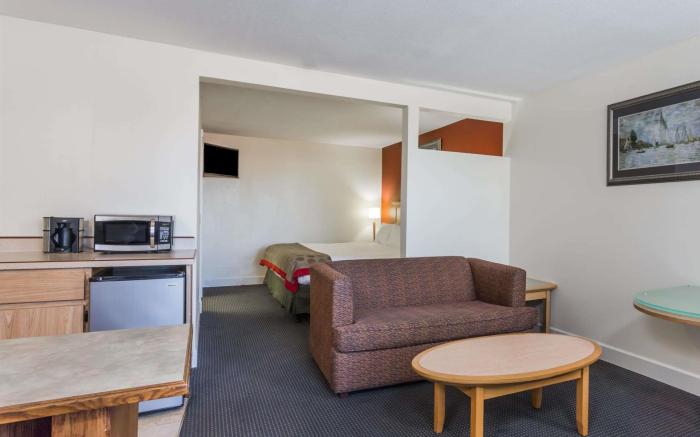 Country Inn & Suites by Radisson, Vallejo Napa Valley, CA