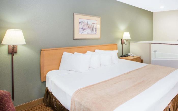 Ramada by Wyndham Spirit Lake/Okoboji