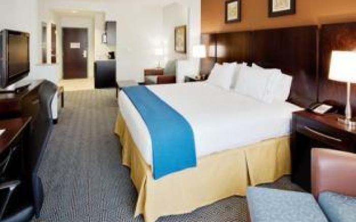 Holiday Inn Express Hotel & Suites Warminster-Horsham By IHG