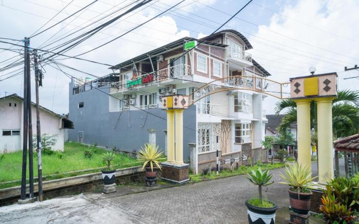 Urbanview Hotel Omah Anin Batu