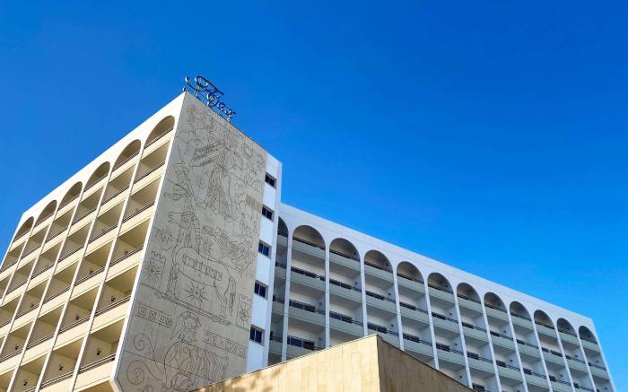 Ajax Hotel