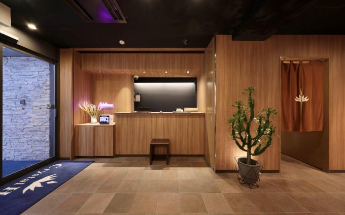 Nipponbashi Crystal Hotel