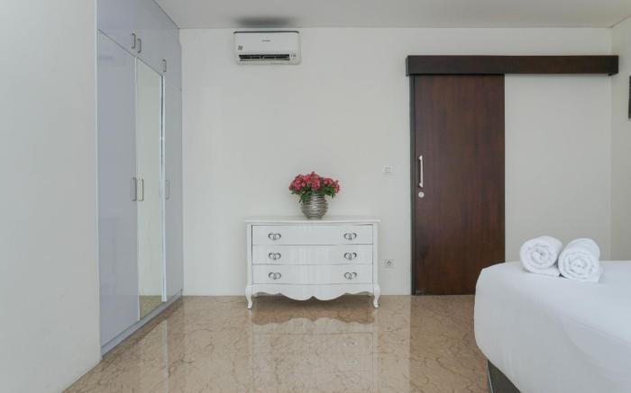 Luxury Design 1BR L'Avenue Pancoran By Travelio