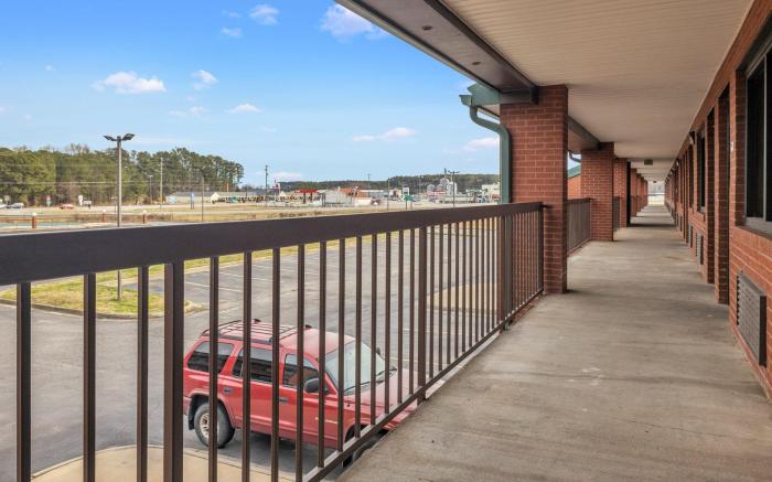 Studios and Suites 4 Less Emporia
