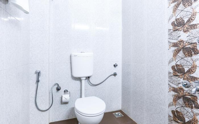 Treebo Comforts Inn, University Road Deralakatte