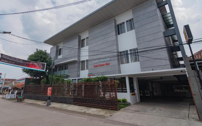 RedDoorz Plus @ Cirebon City Center