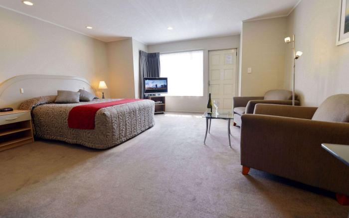 Brougham Heights Motel