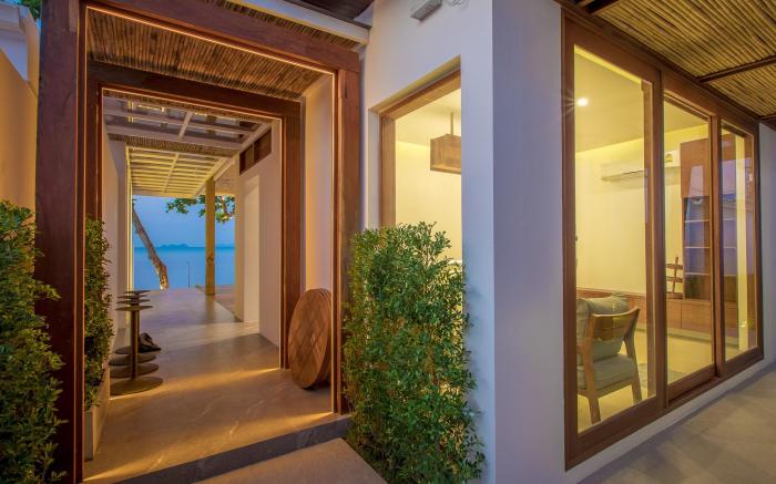 White Whale Beachfront Pool Villa