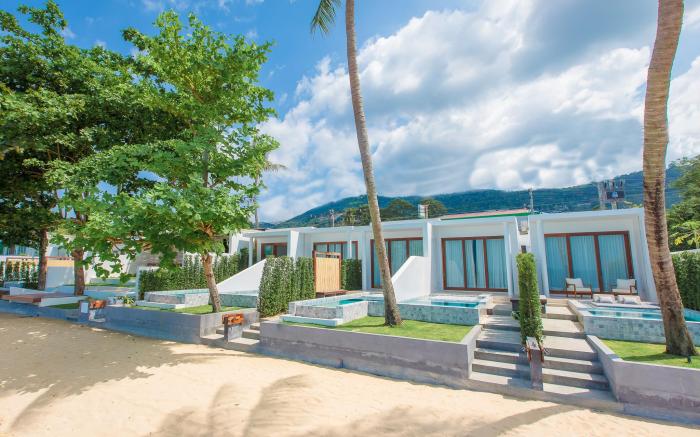 White Whale Beachfront Pool Villa