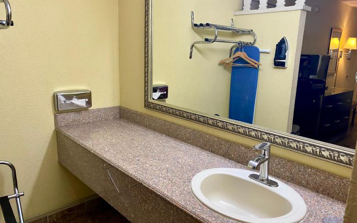 Super 8 by Wyndham Albuquerque Downtown