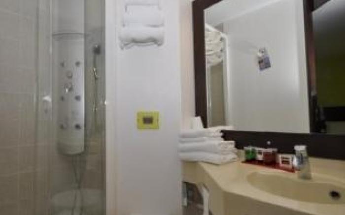 Enzo Hotels Cannes Ecluse by Kyriad Direct