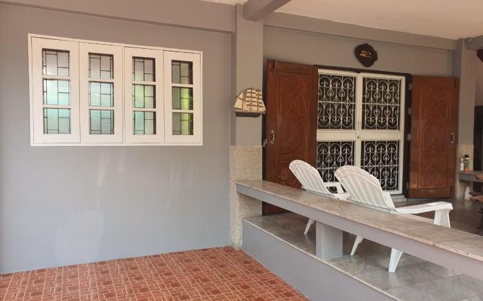 SEA HOUSE BANGSAEN บ้านริมทะเล บ้านพักบางแสน