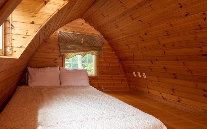 D. Pine Tree (Duplex, Independent Cabin Type Room)