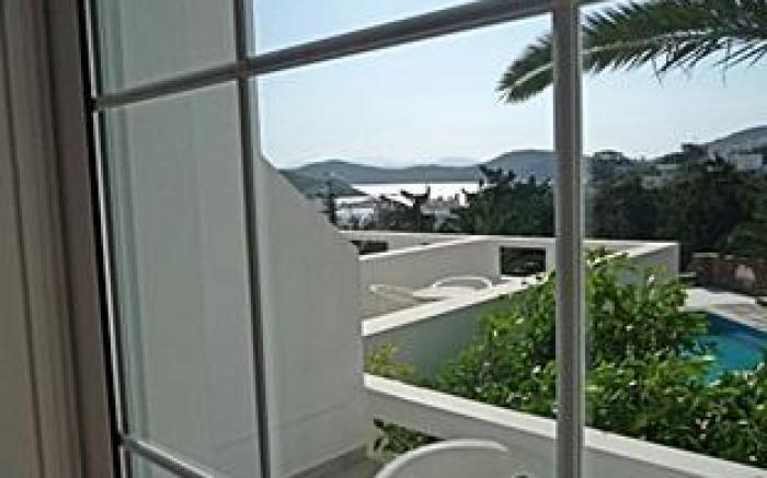 Armadoros Hotel / Ios Backpackers