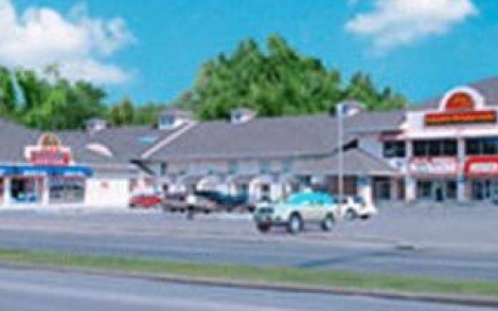 Colonial Square Inn & Suites