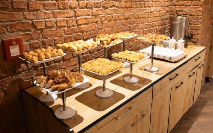 Grand Aras Hotel & Suites.