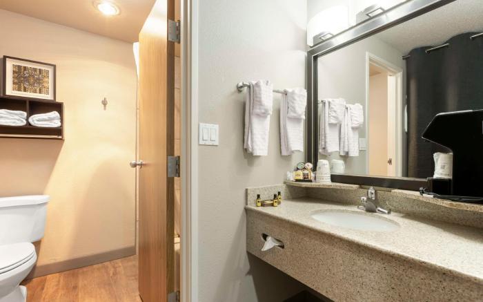 Best Western Plus Midwest Inn