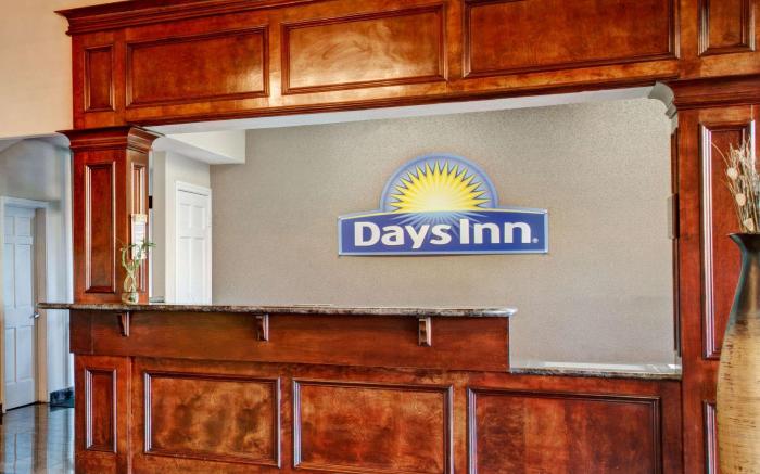 Days Inn & Suites by Wyndham Houston North/Spring