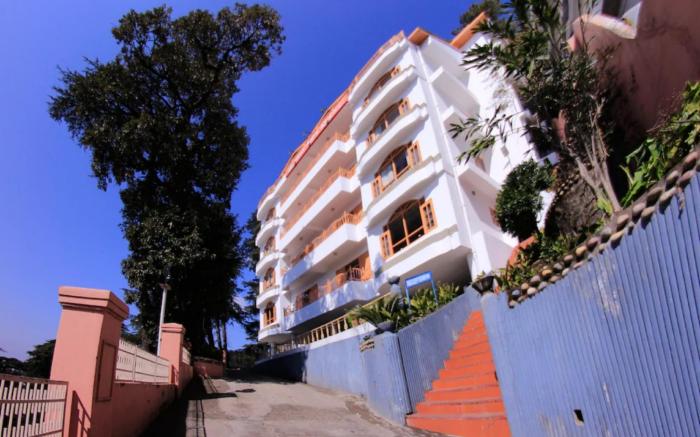 Goroomgo Kalra Regency Shimla