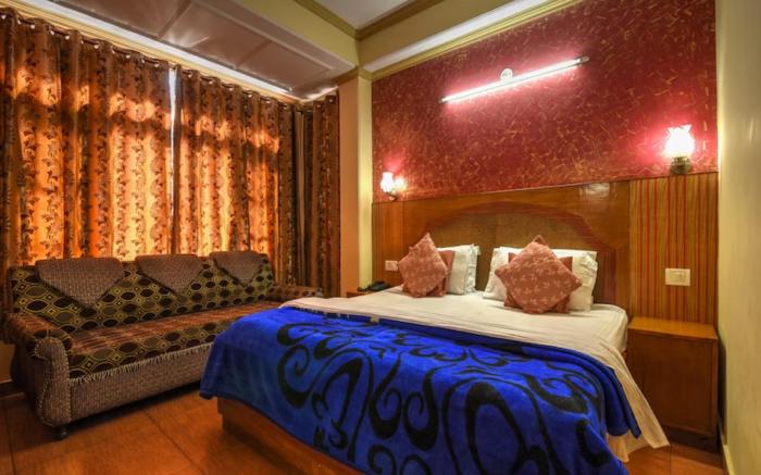 Goroomgo King Palace Shimla Near Mall Road