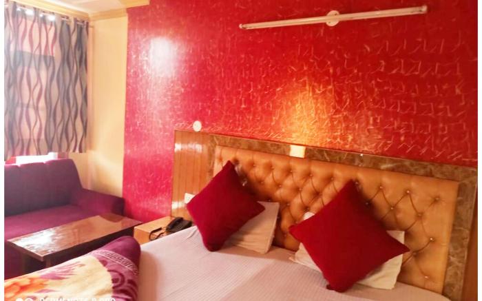 Goroomgo King Palace Shimla Near Mall Road