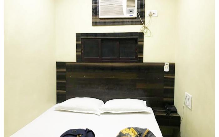 Goroomgo Dev Guest House Howrah - Near Railway Station