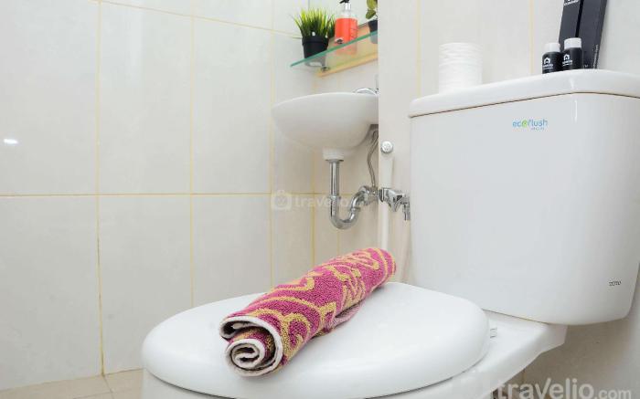 Cozy Stay 1BR at Grand Kamala Lagoon Apartment By Travelio
