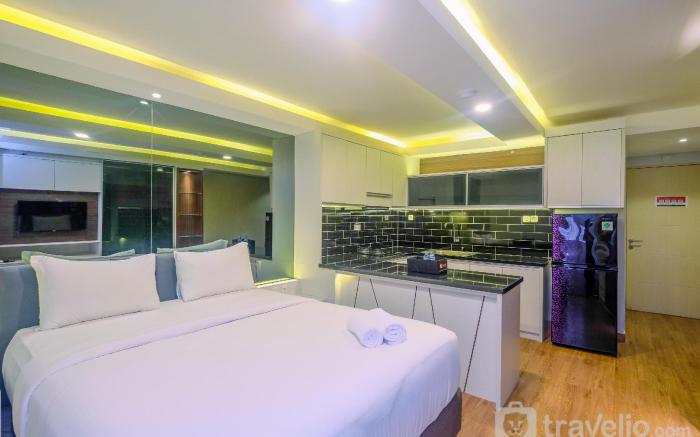 Elegant and Comfy Studio Amethyst Apt By Travelio