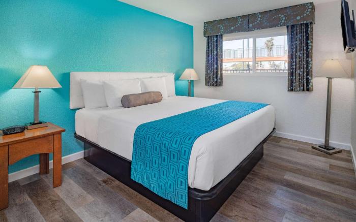 Howard Johnson Suites by Wyndham San Diego Chula Vista/BayFt