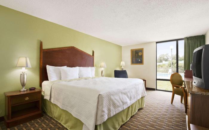 Days Inn by Wyndham Fayetteville-South/I-95 Exit 49
