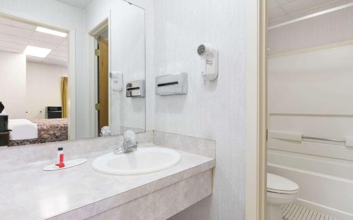 Knights Inn - Longview, TX