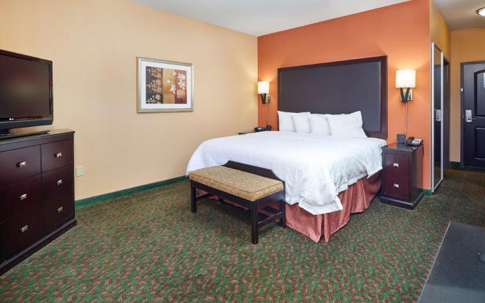 Hampton Inn & Suites Waco-South