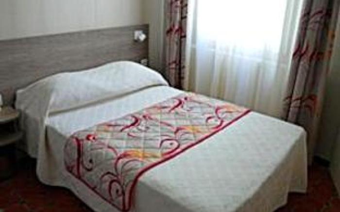 Brit Hotel Confort Le Revest Sainte-Maxime