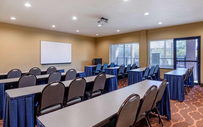Best Western PLUS DFW Airport Suites