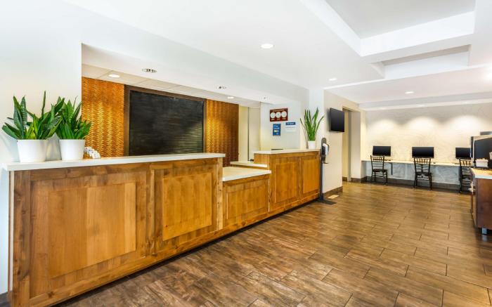 Best Western PLUS CottonTree Inn