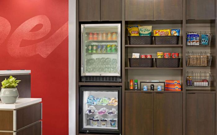Super 8 By Wyndham Calgary Shawnessy Area