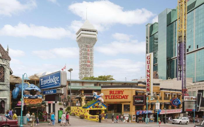 Travelodge by Wyndham Niagara Falls At the Falls